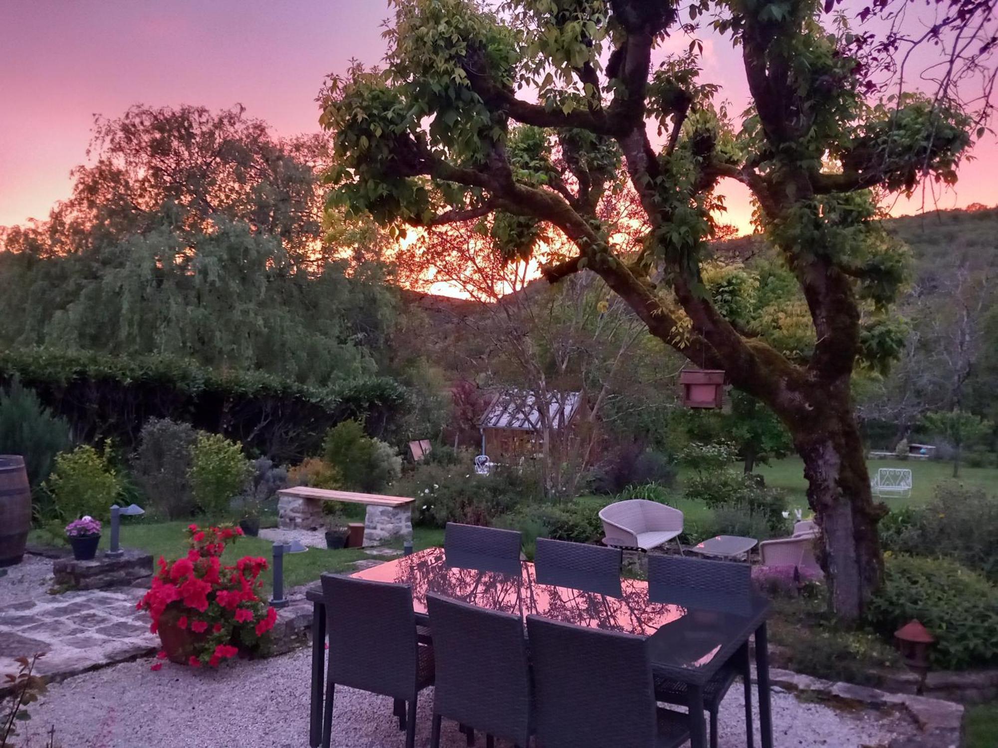 Les Trois Prunelles Saint-Pierre-Toirac Exteriér fotografie